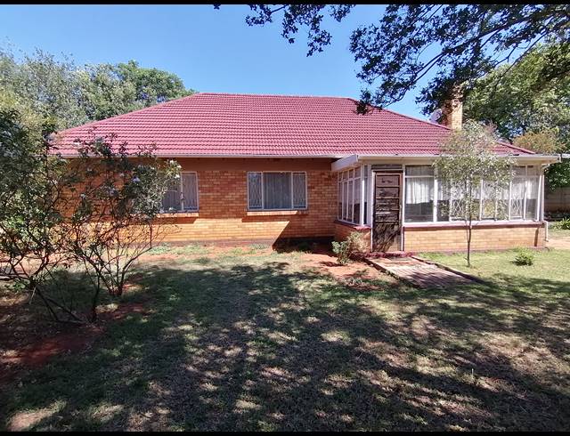 4 BEDROOM FREESTANDING FOR SALE IN STILFONTEIN EXT 3